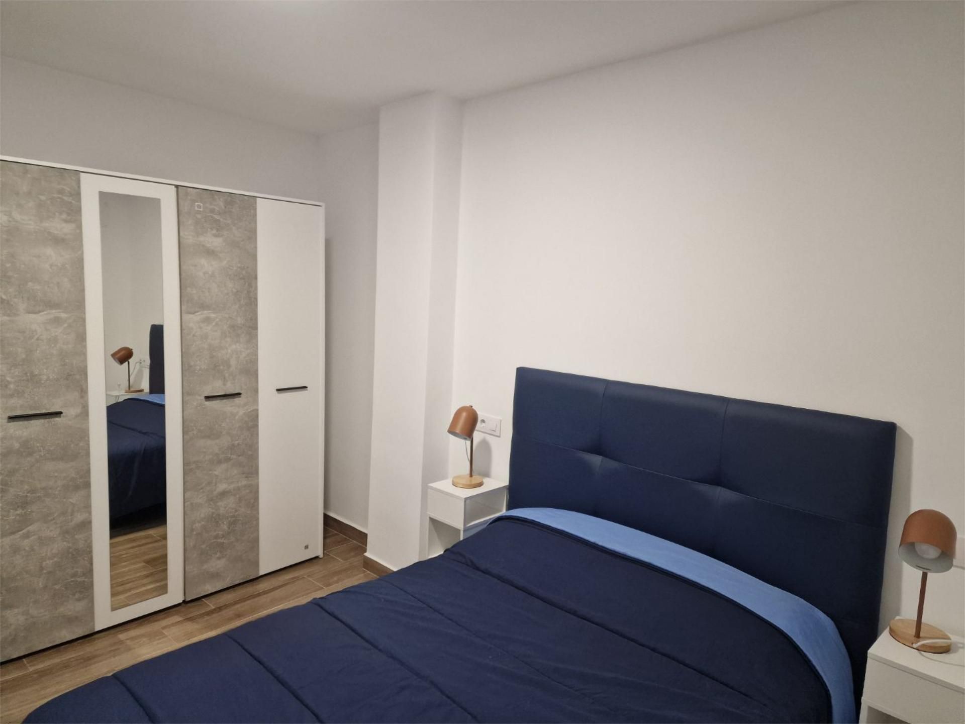 Bedroom of Flat to share in  Zaragoza Capital  with Heating, Furnished and Balcony
