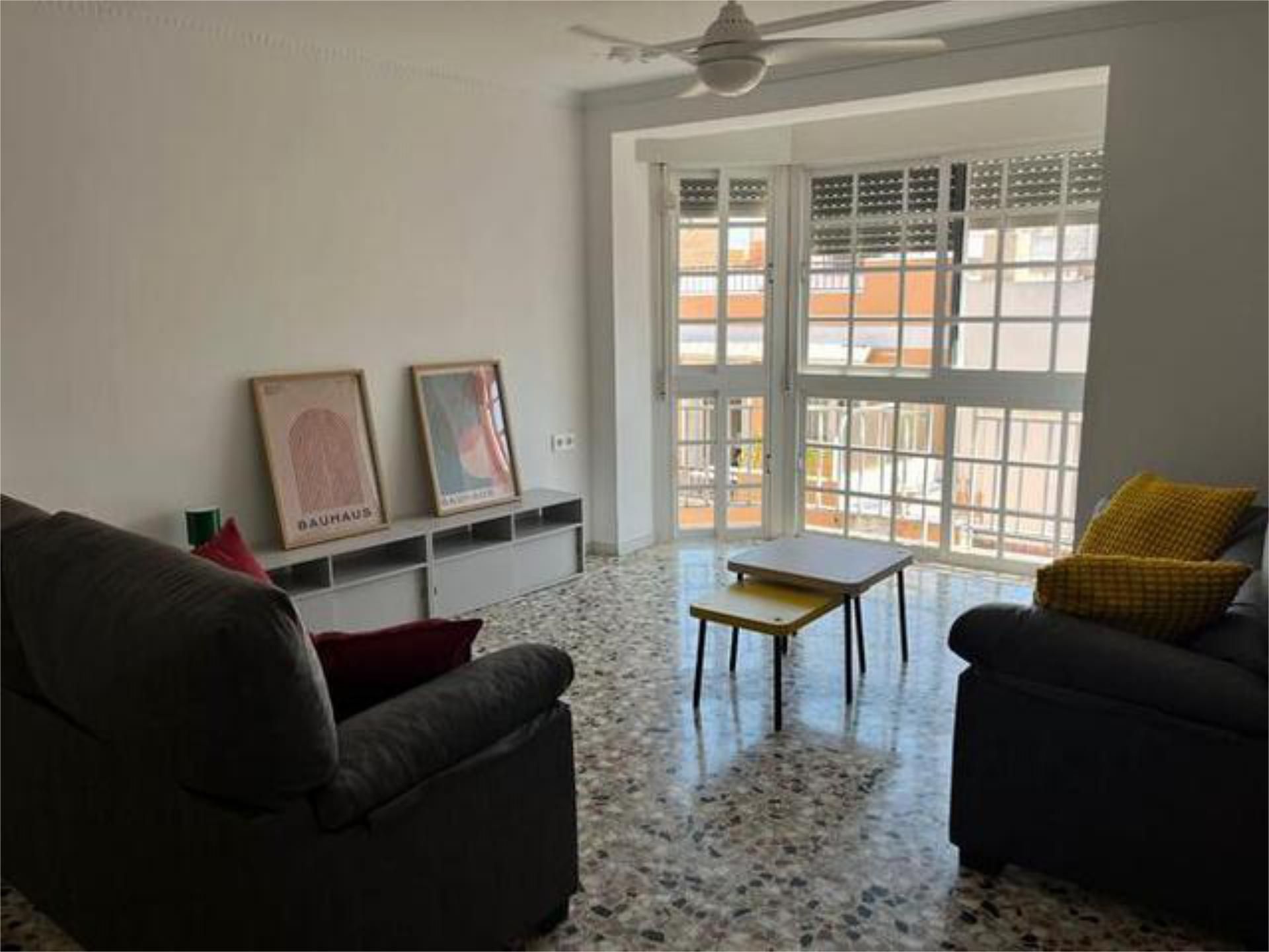 Sala d'estar de Apartament de lloguer en  Almería Capital amb Moblat