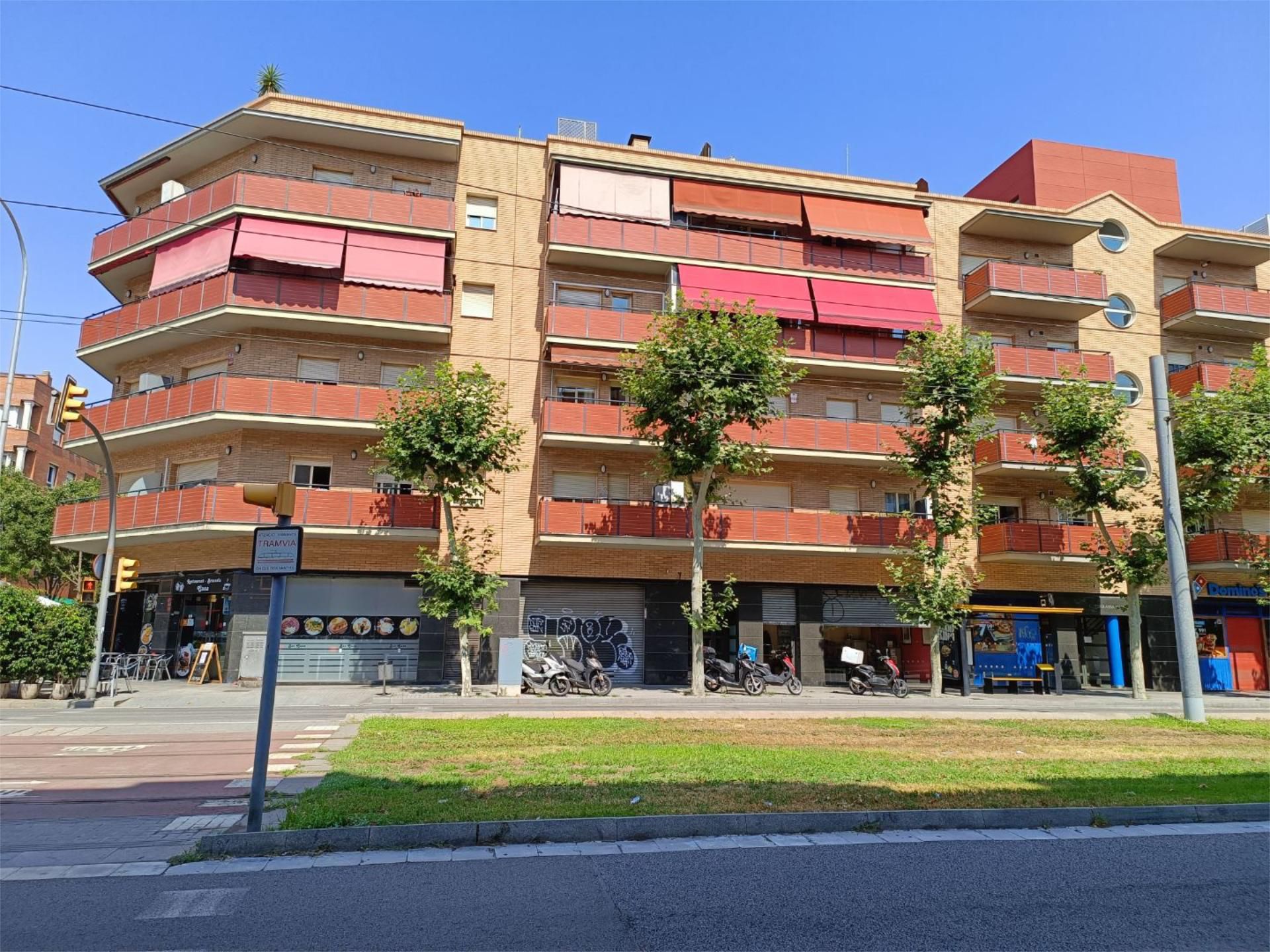 Vista exterior de Pis en venda en Sant Adrià de Besòs amb Aire condicionat i Balcó