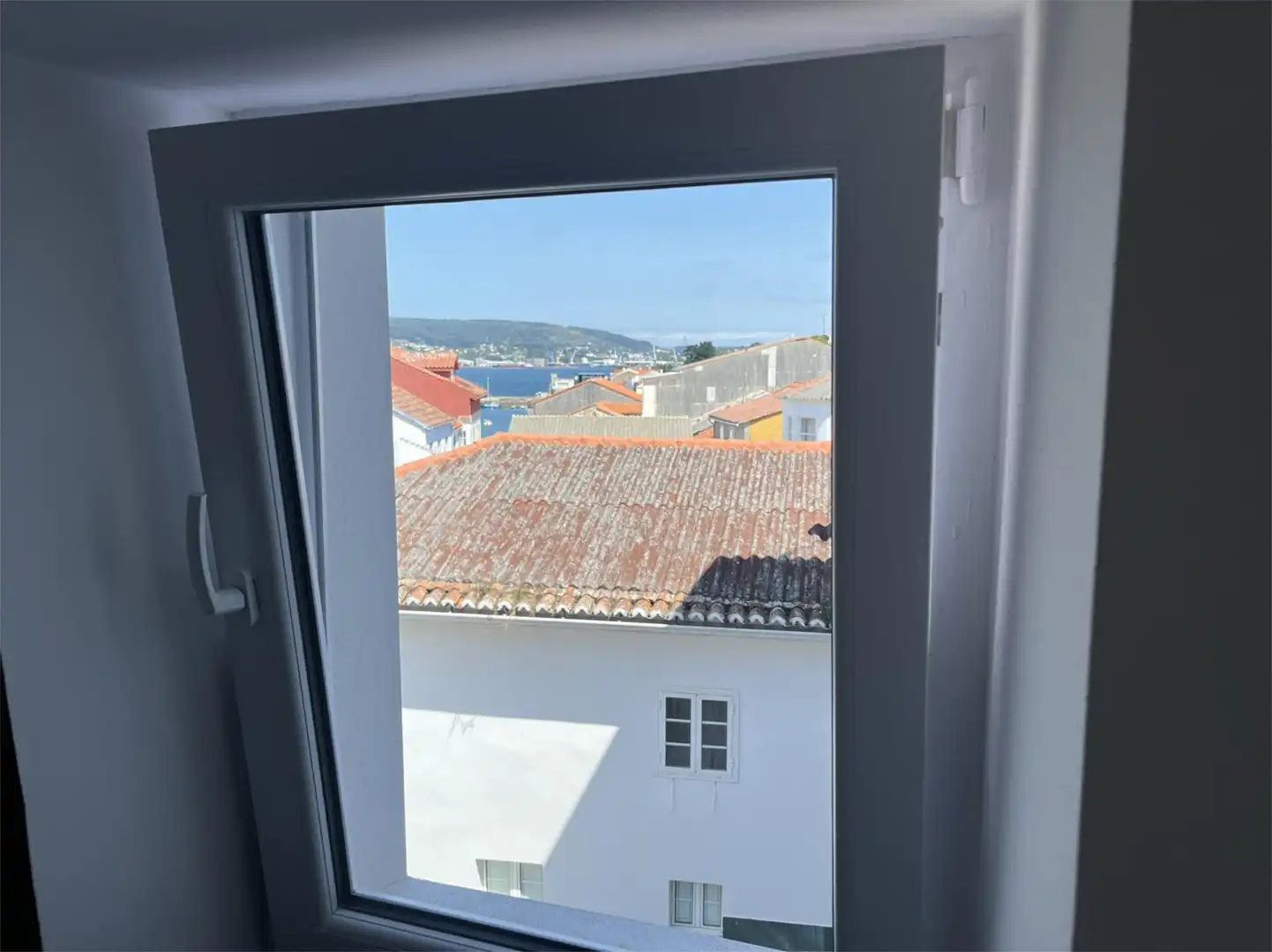 Casa adosada en venda a Rúa Real, 43, Mugardos Vista exterior de Casa adosada en venda en Mugardos amb Terrassa, Moblat i Forn