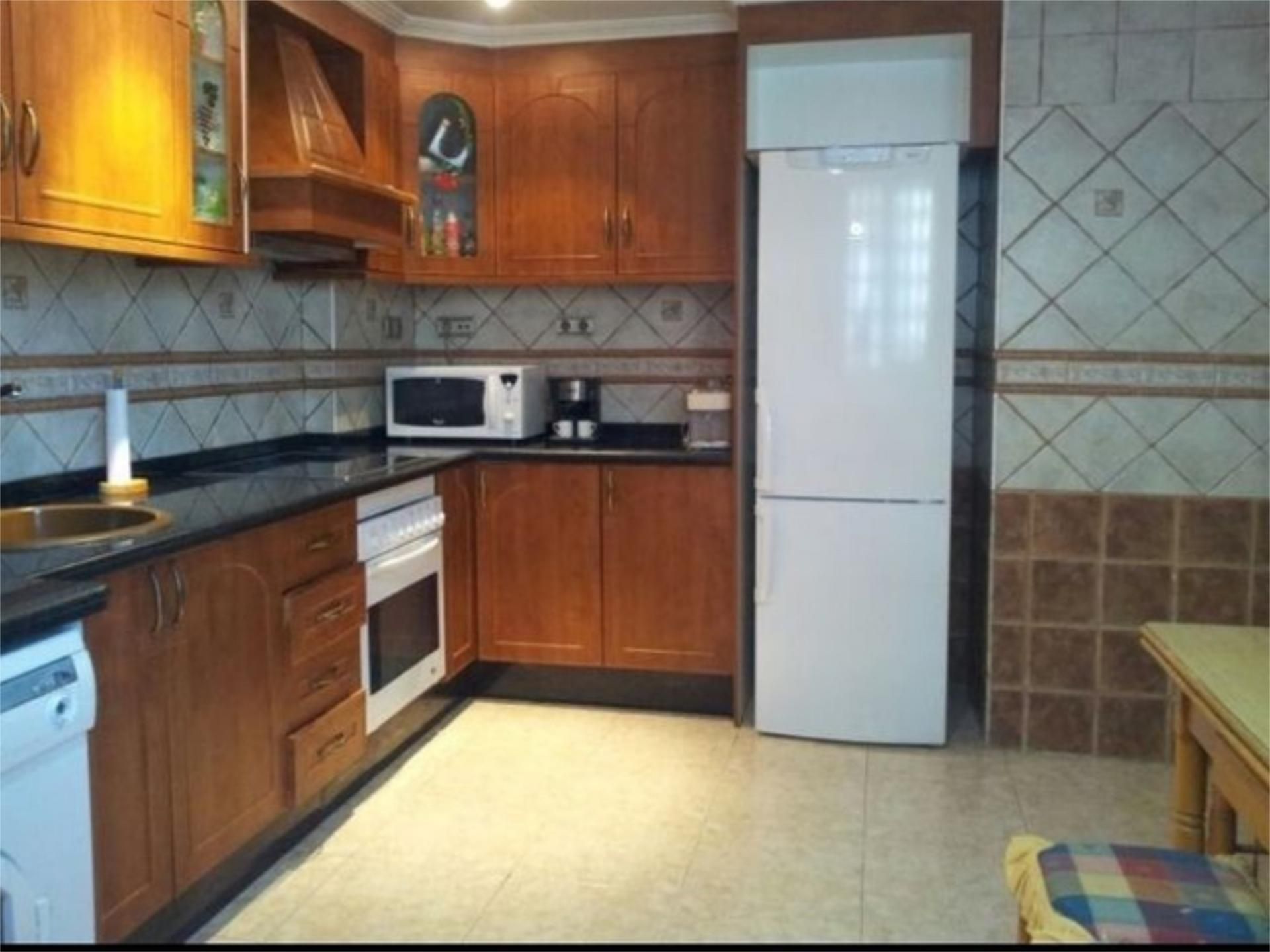 Cocina de Piso de alquiler en San Vicente del Raspeig / Sant Vicent del Raspeig con Parquet, Amueblado y Balcón