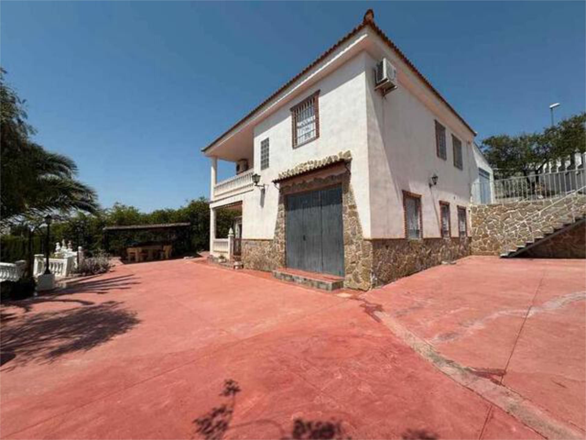 Vista exterior de Casa adosada en venda en  Jaén Capital amb Calefacció, Jardí privat i Terrassa