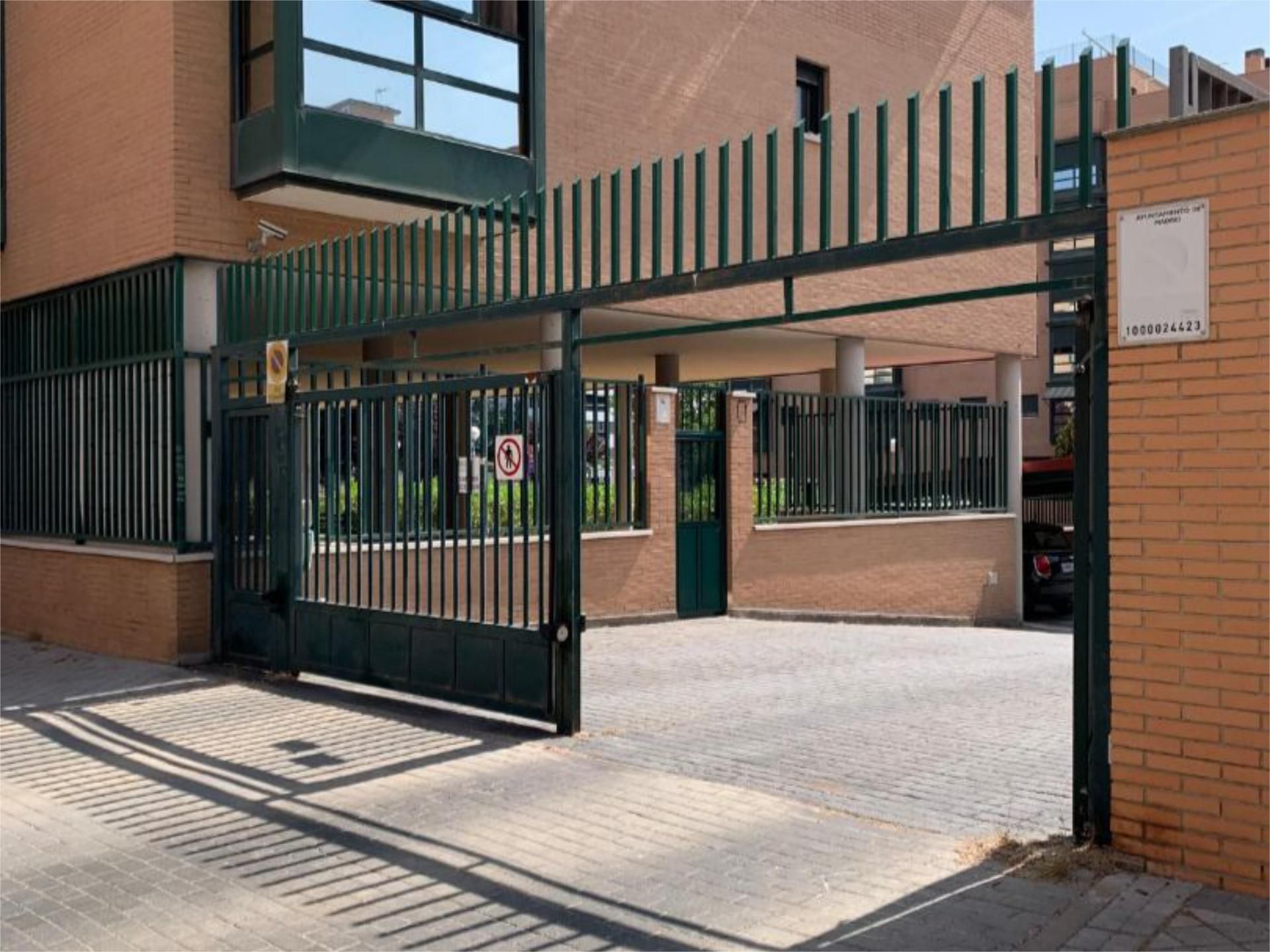 Exterior view of Garage to rent in  Madrid Capital