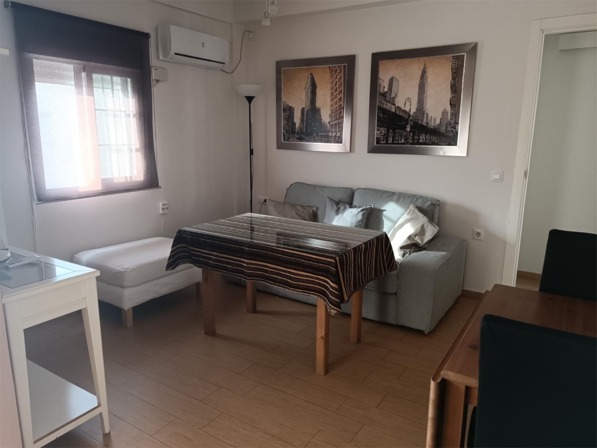 Living room of Flat to rent in  Sevilla Capital  with Air Conditioner, Terrace and Furnished