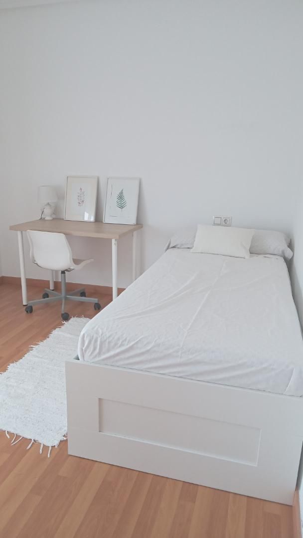 Bedroom of Flat to share in  Valencia Capital  with Parquet flooring, Furnished and Washing machine