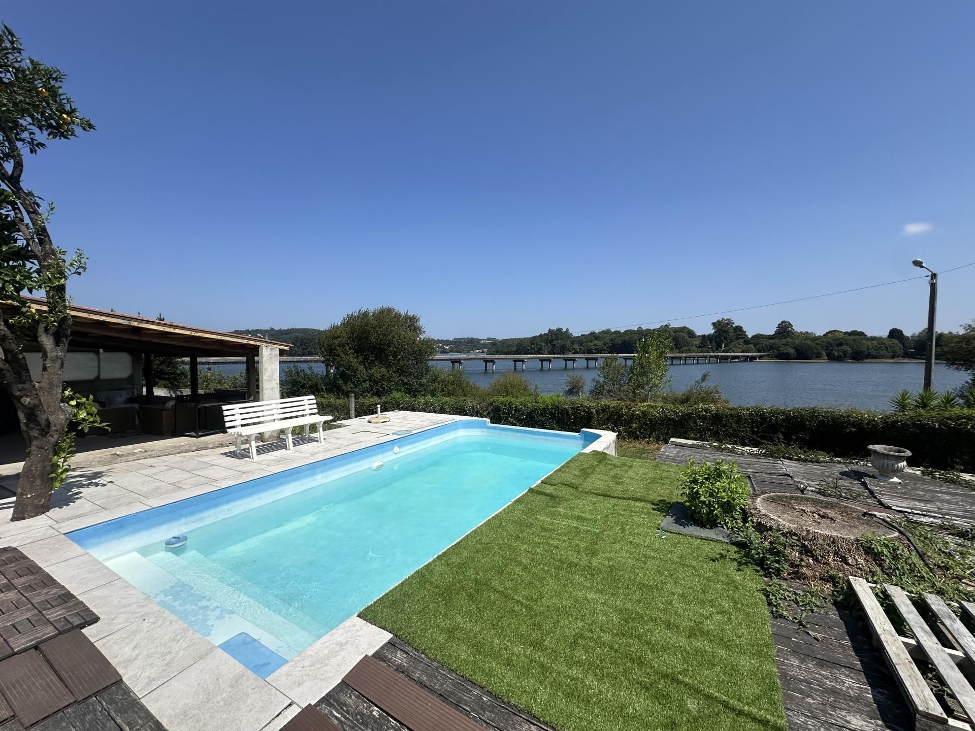 Piscina de Casa o xalet en venda en Cambre  amb Jardí privat, Terrassa i Piscina