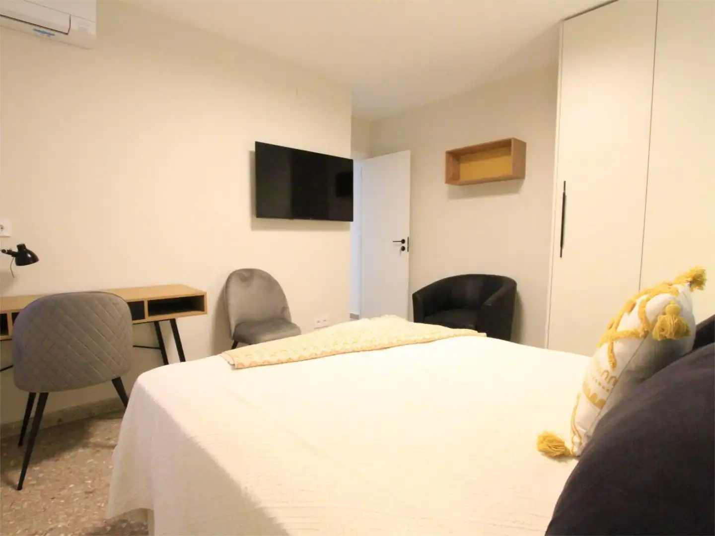 Room in Carrer de la Reina, 71, El Cabanyal - El Canyamelar Room in Carrer de la Reina, 71, El Cabanyal - El Canyamelar