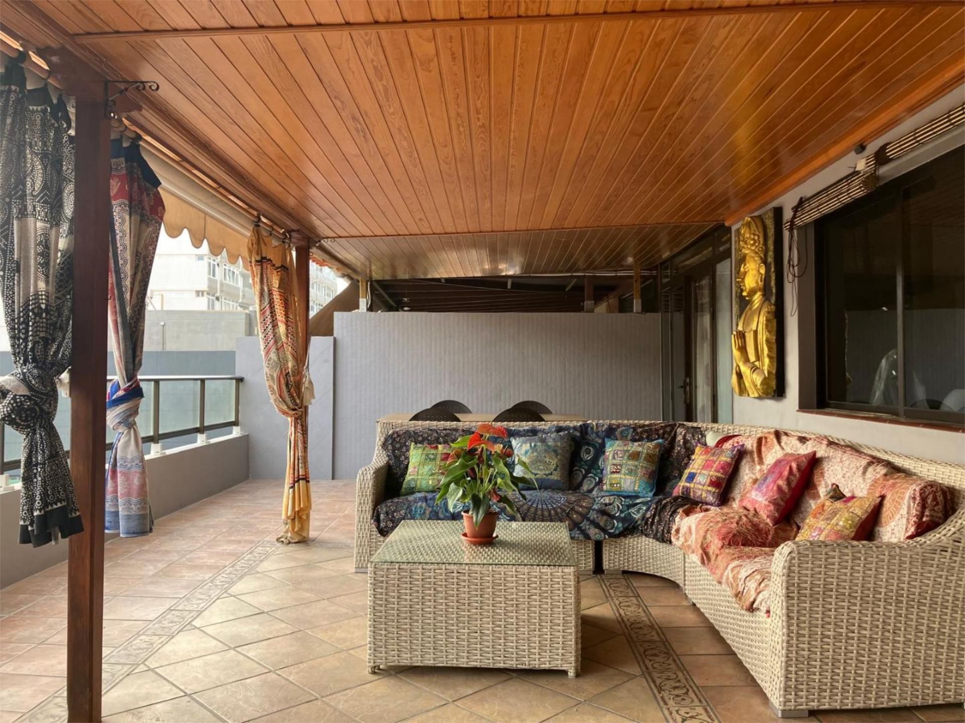 Terrassa de Pis de lloguer en Las Palmas de Gran Canaria amb Parquet, Terrassa i Moblat