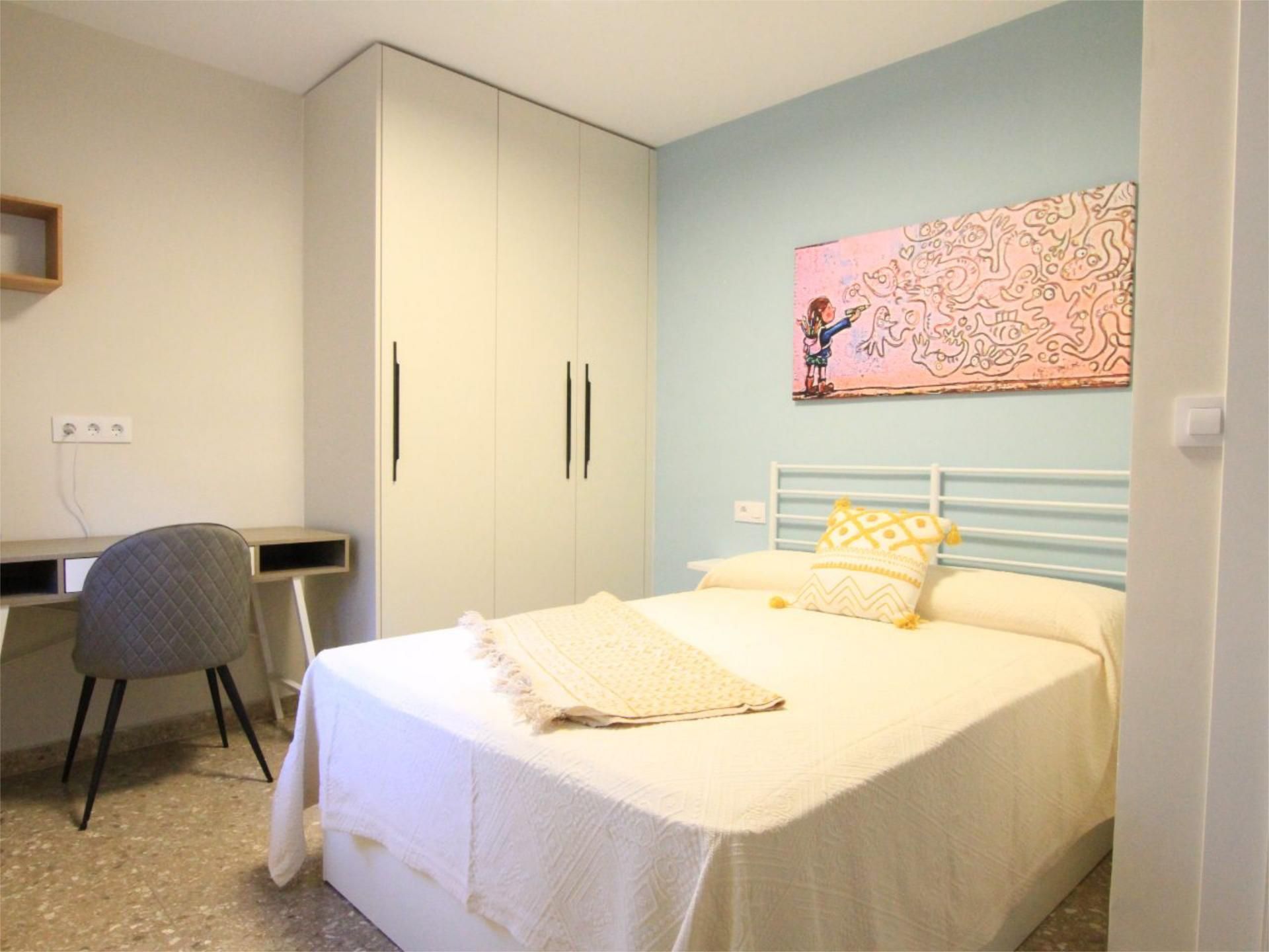 Bedroom of Flat to share in  Valencia Capital  with Air Conditioner, Heating and Terrace