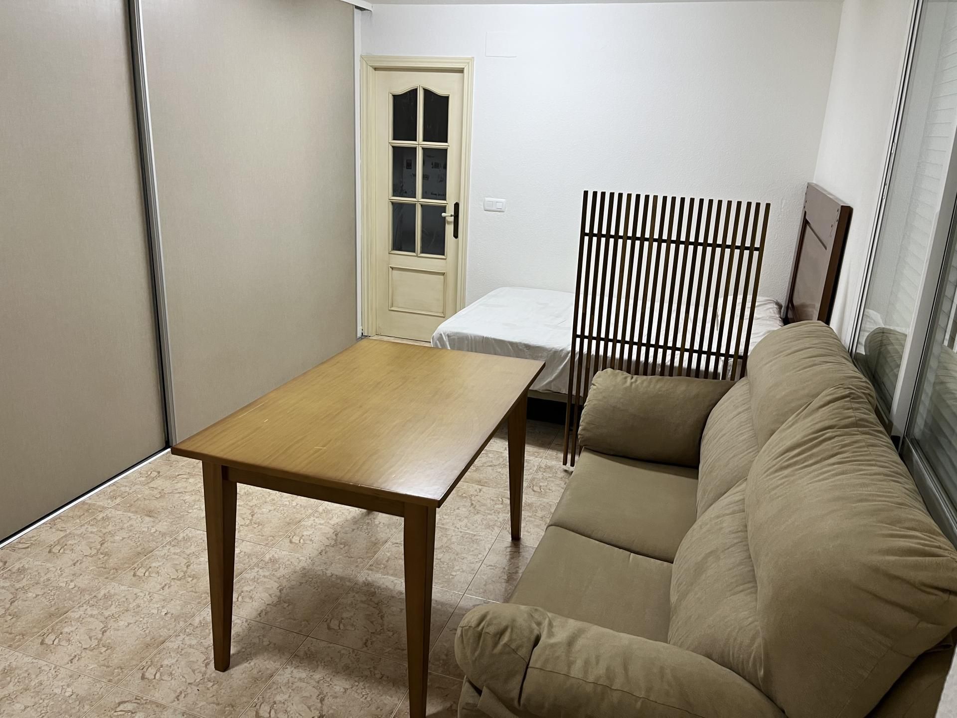 Habitación de Piso de alquiler en Lucena con Aire acondicionado, Amueblado y Videoportero