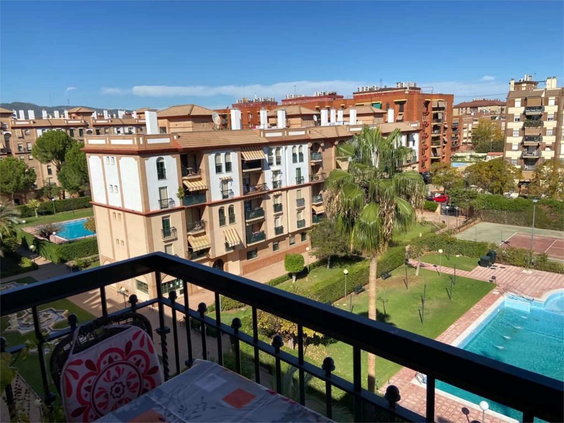 Vista exterior de Pis de lloguer en  Córdoba Capital amb Aire condicionat, Calefacció i Jardí privat