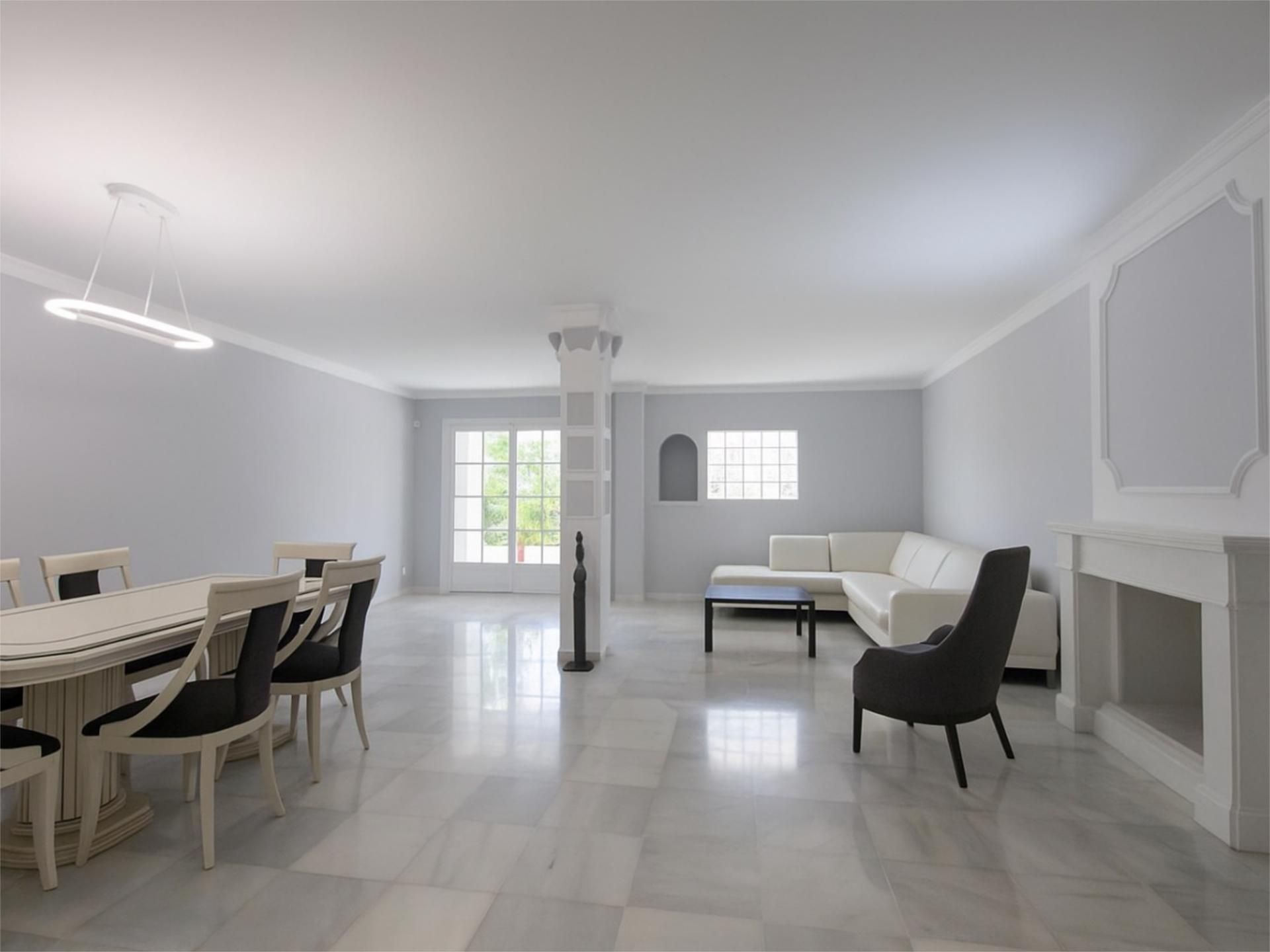 Living room of Single-family semi-detached for sale in Estepona  with Air Conditioner, Terrace and Swimming Pool