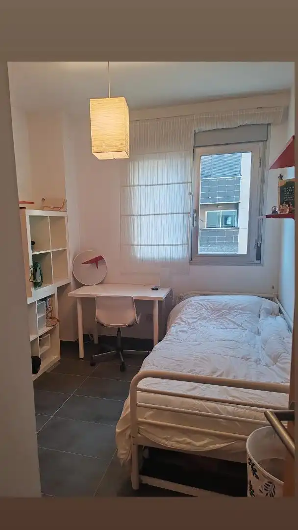 Habitación en Avenida Circunvalación, 15, Carretera de Granada - La Alcazaba Habitación de Piso para compartir en Alhendín con Jardín privado, Terraza y Piscina