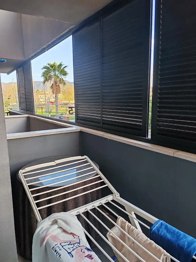 Habitación en Avenida Circunvalación, 15, Carretera de Granada - La Alcazaba Terraza de Piso para compartir en Alhendín con Jardín privado, Terraza y Piscina