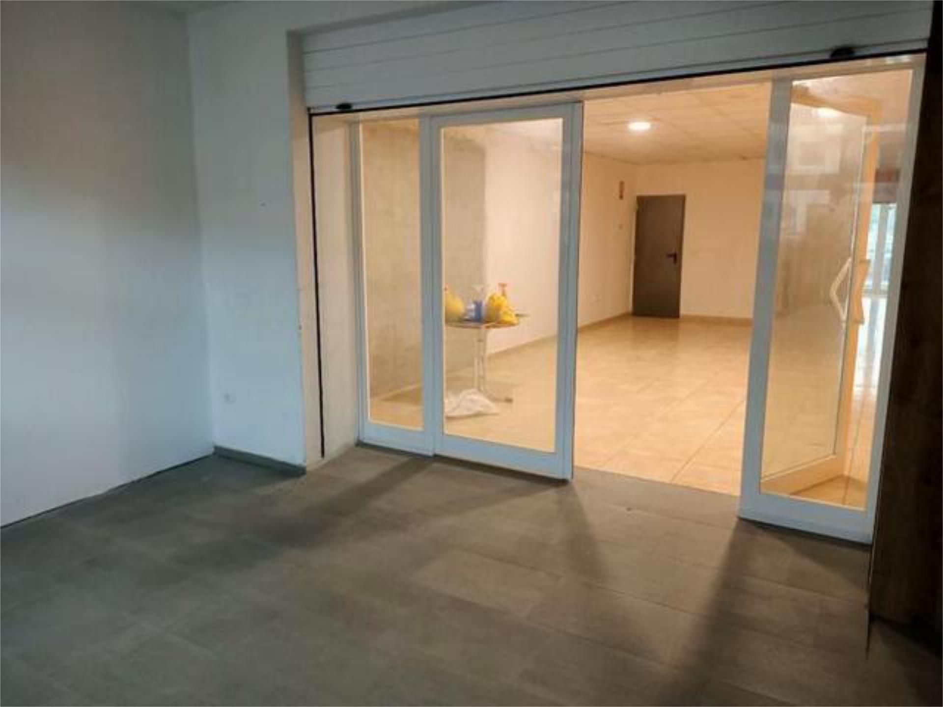 Premises to rent in Empuriabrava  with Air Conditioner