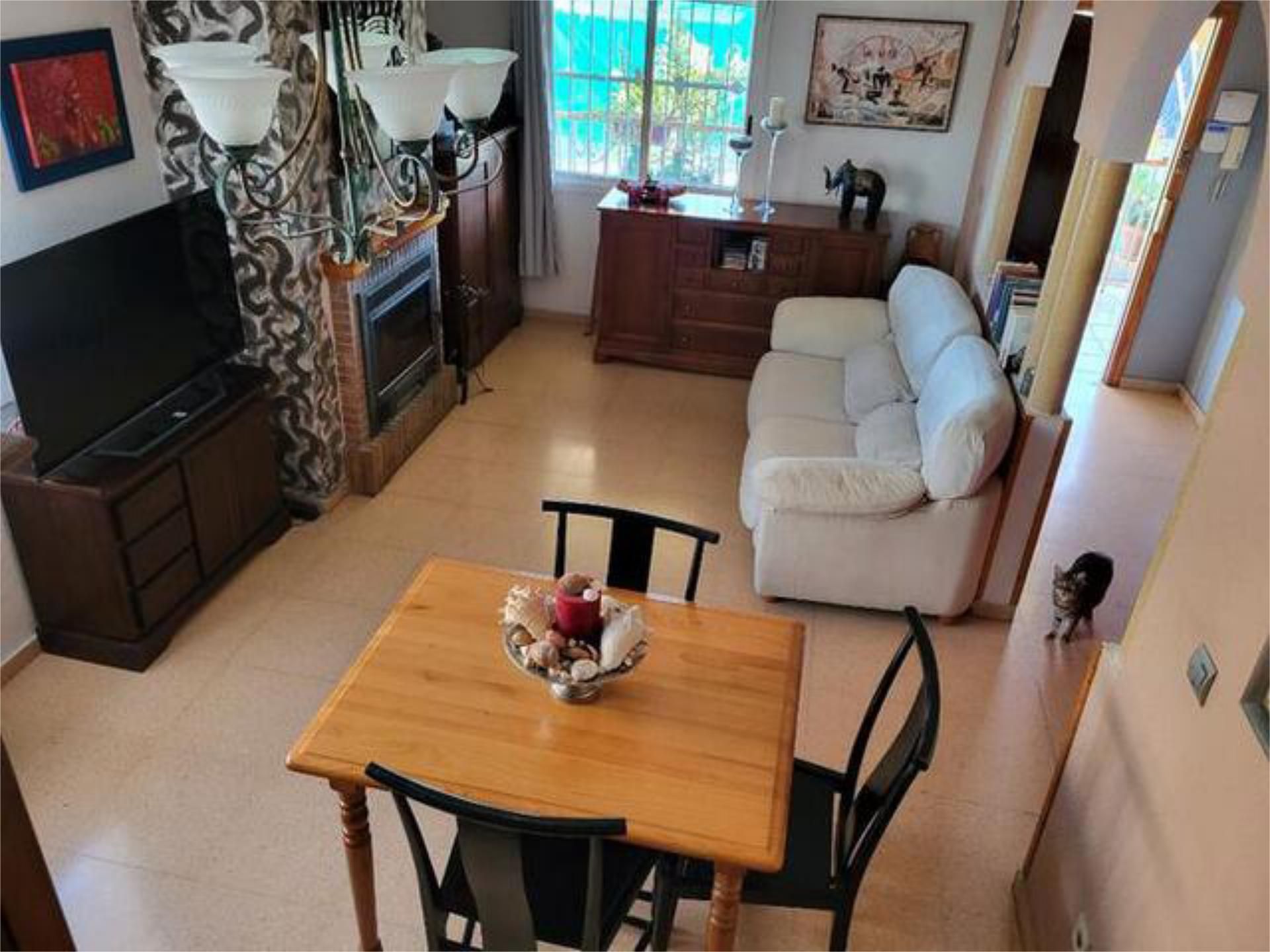 Sala d'estar de Casa adosada en venda en Mutxamel amb Terrassa