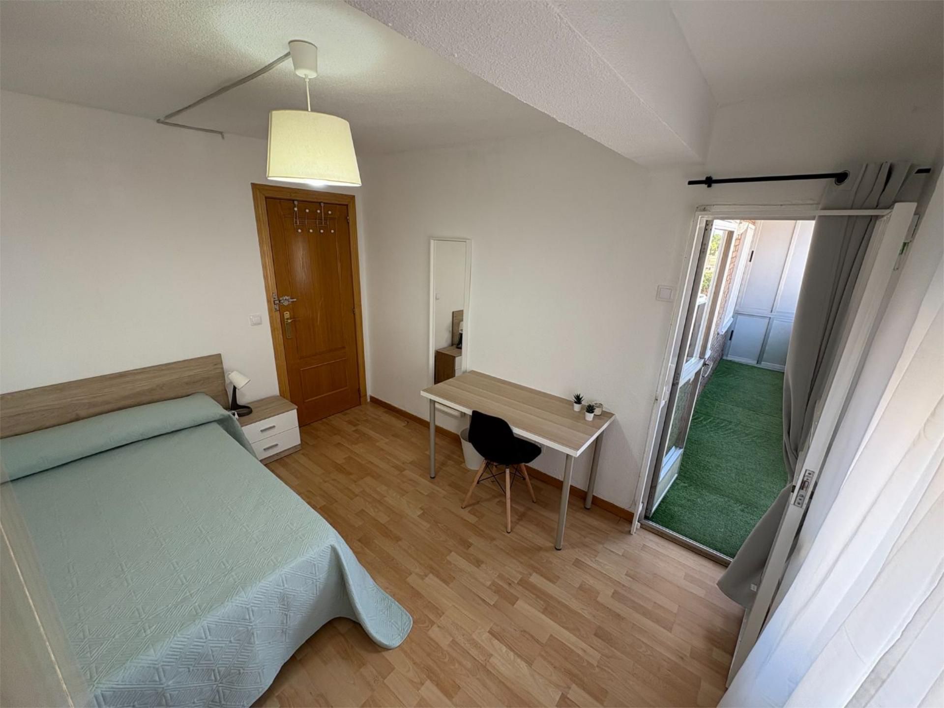 Bedroom of Flat to share in Alcalá de Henares  with Heating, Parquet flooring and Terrace