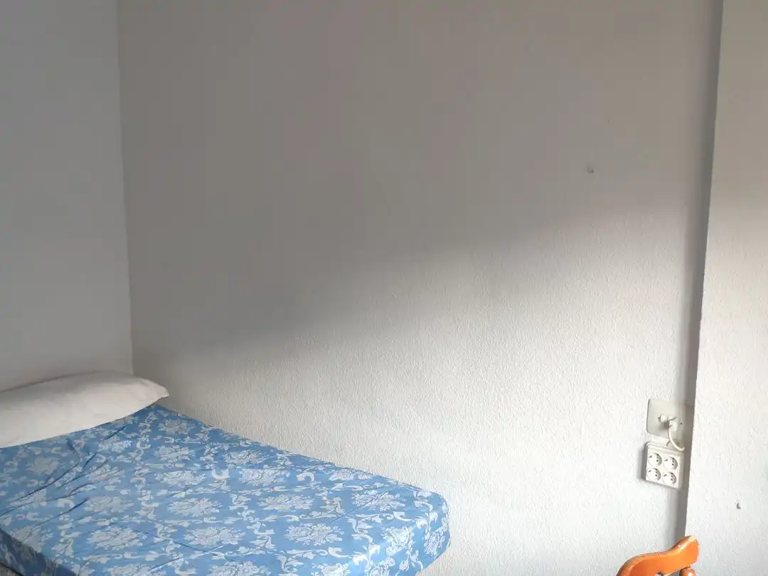Pis de lloguer a Calle Redonda, 22, San Luis Dormitori de Pis de lloguer en Almería amb Moblat i Balcó