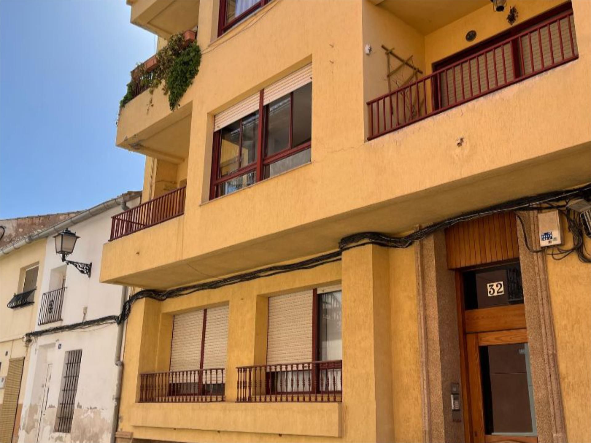 Exterior view of Flat for sale in El Pinós / Pinoso  with Private garden, Terrace and Balcony