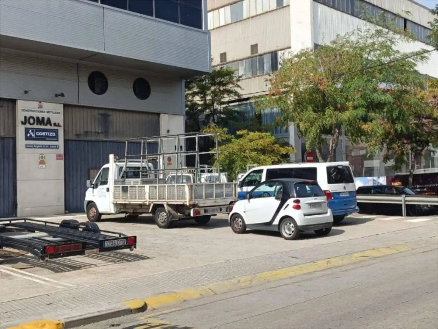 Fabrikhallen zur Miete in Carrer de Josep Argemí, El Gall Parkplatz von Fabrikhallen zur Miete in Esplugues de Llobregat