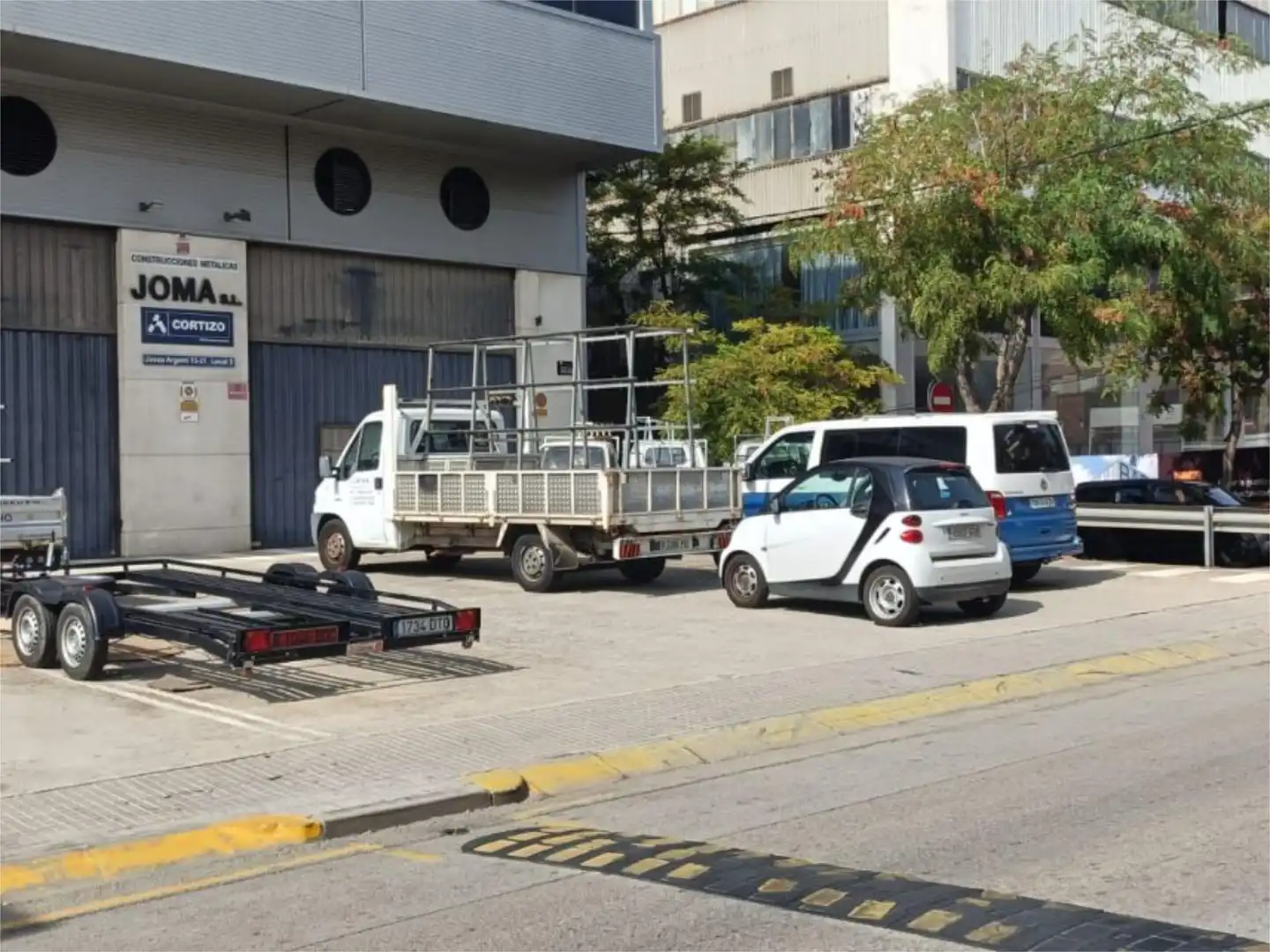 Fabrikhallen zur Miete in Carrer de Josep Argemí, El Gall Parkplatz von Fabrikhallen zur Miete in Esplugues de Llobregat