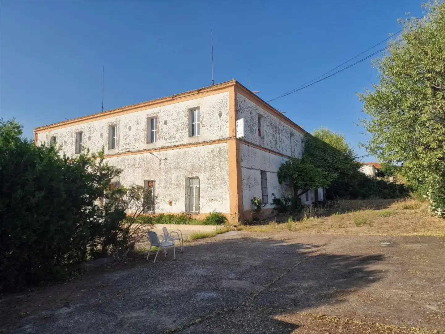 Außenansicht von Fabrikhallen zum Verkauf in Ibahernando