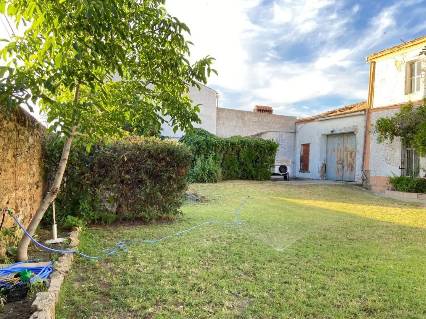 Garten von Fabrikhallen zum Verkauf in Ibahernando