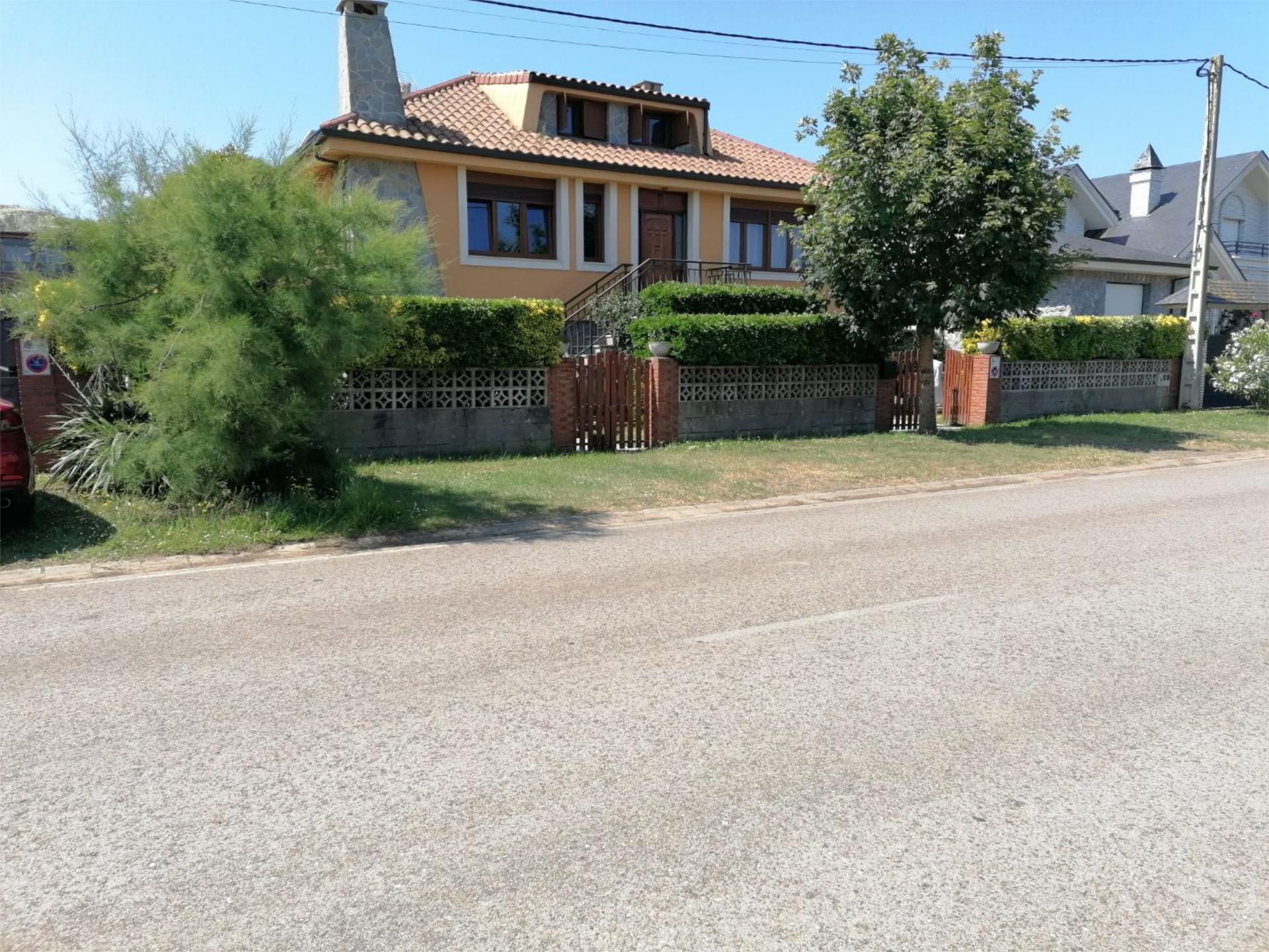 Exterior view of House or chalet for sale in Santoña  with Heating, Private garden and Terrace