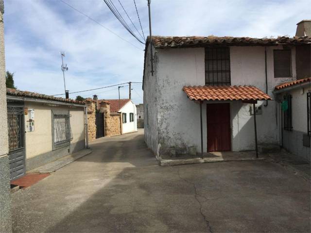 Casa adosada en Venta en Calle Toral, 5 en Morille