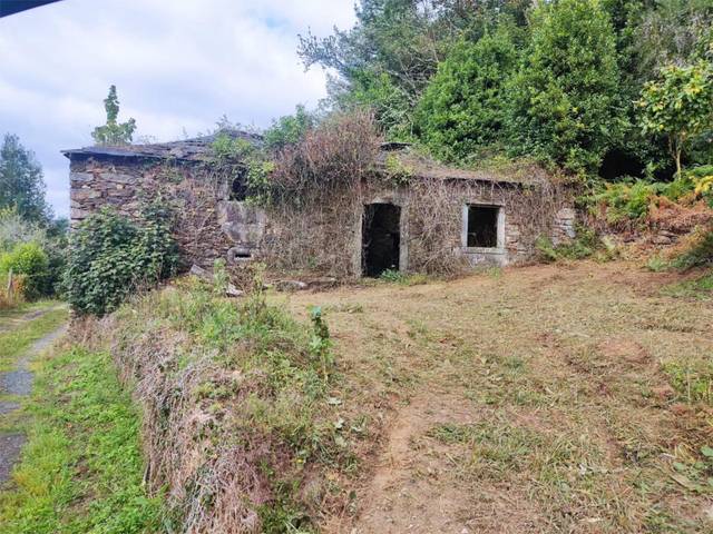 Casa-chalet en Venta en Moeche