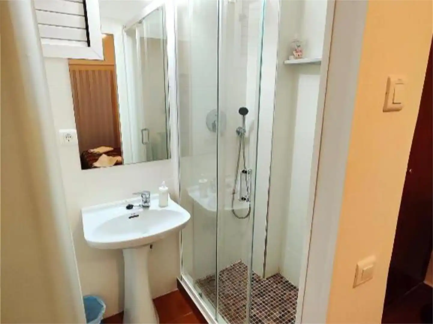 Room in Carrer Estatut, 14, Pueblo