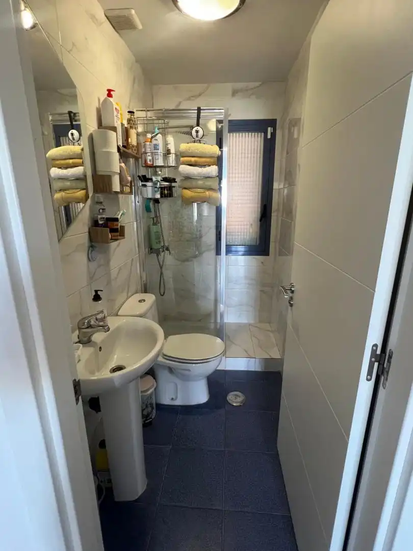 Badezimmer von Wohnung zum Verkauf in Antigua mit Privatgarten, Parkett und Terrasse