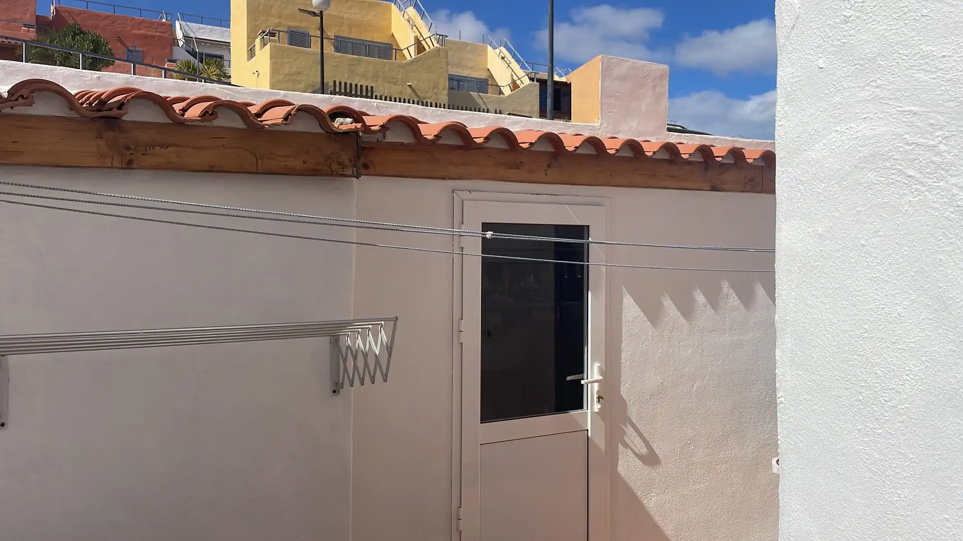 Außenansicht von Wohnung zum Verkauf in Antigua mit Privatgarten, Parkett und Terrasse