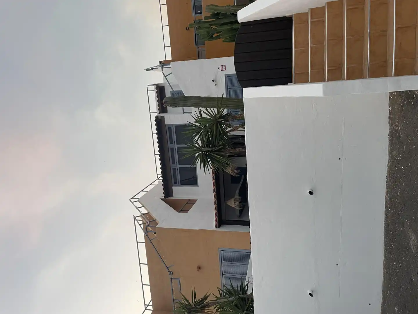 Außenansicht von Wohnung zum Verkauf in Antigua mit Privatgarten, Parkett und Terrasse