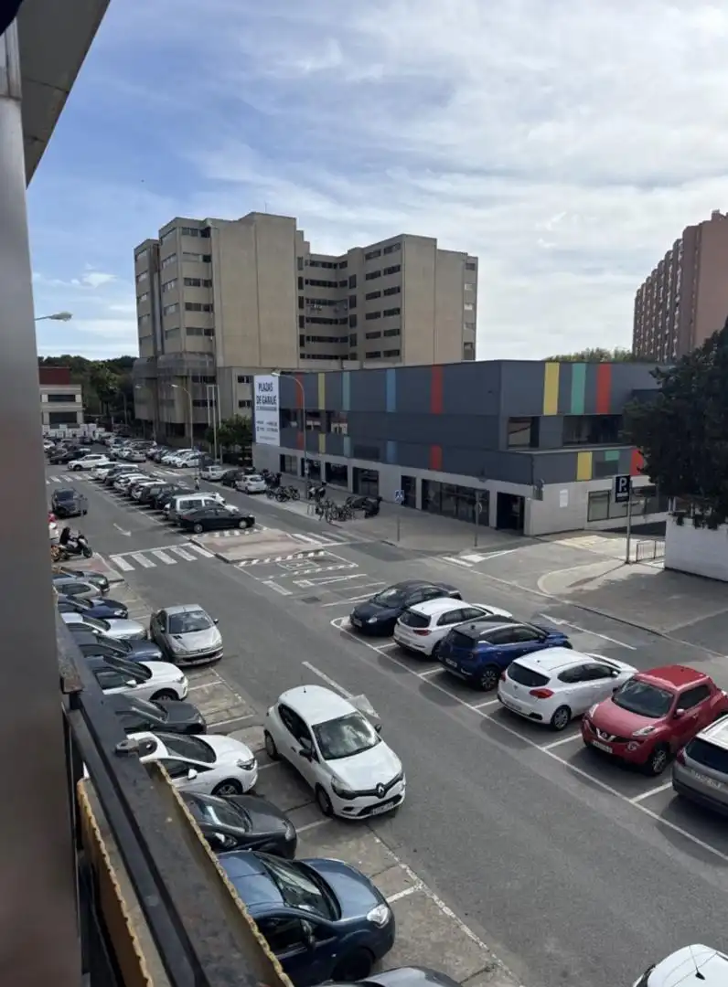 Room in Calle Mar del Plata, 1, El Tardón - El Carmen Parking of Flat for share in Sevilla with Air Conditioner, Private garden and Terrace