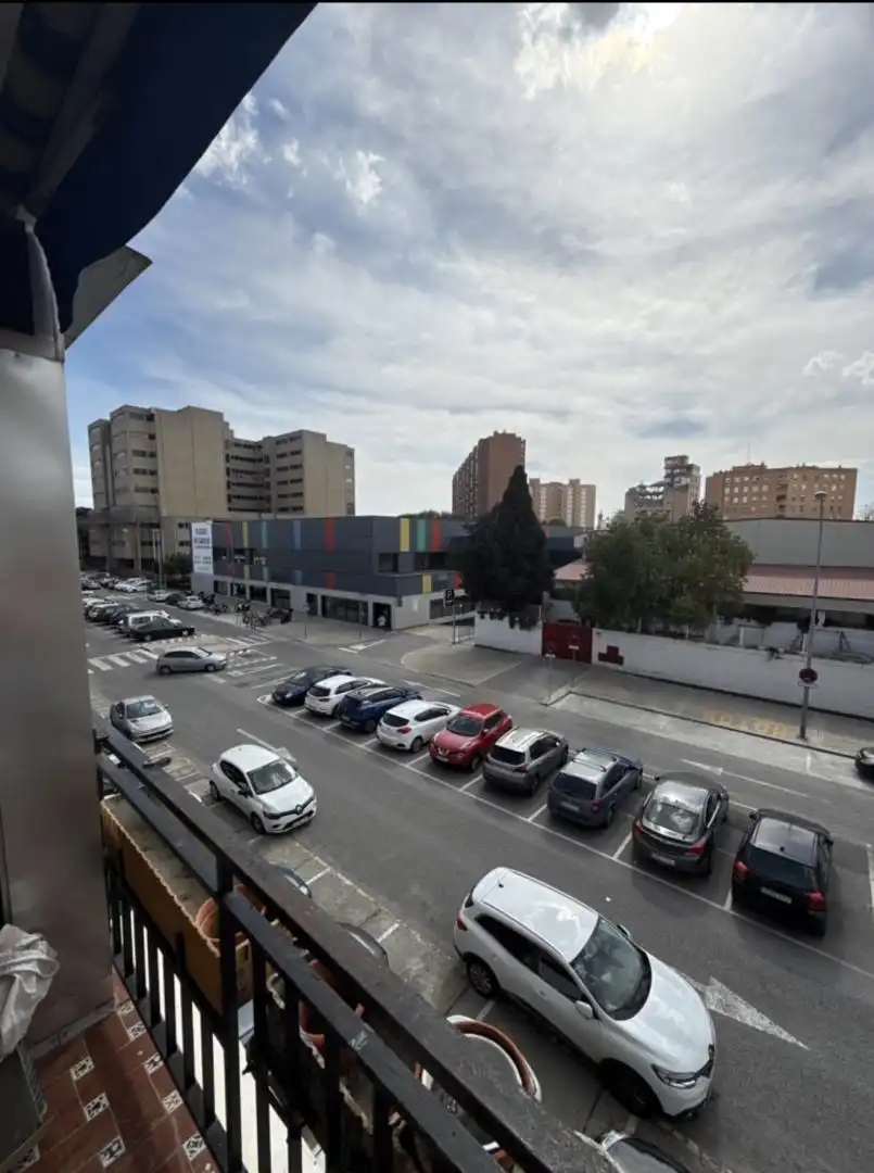 Room in Calle Mar del Plata, 1, El Tardón - El Carmen Parking of Flat for share in Sevilla with Air Conditioner, Private garden and Terrace
