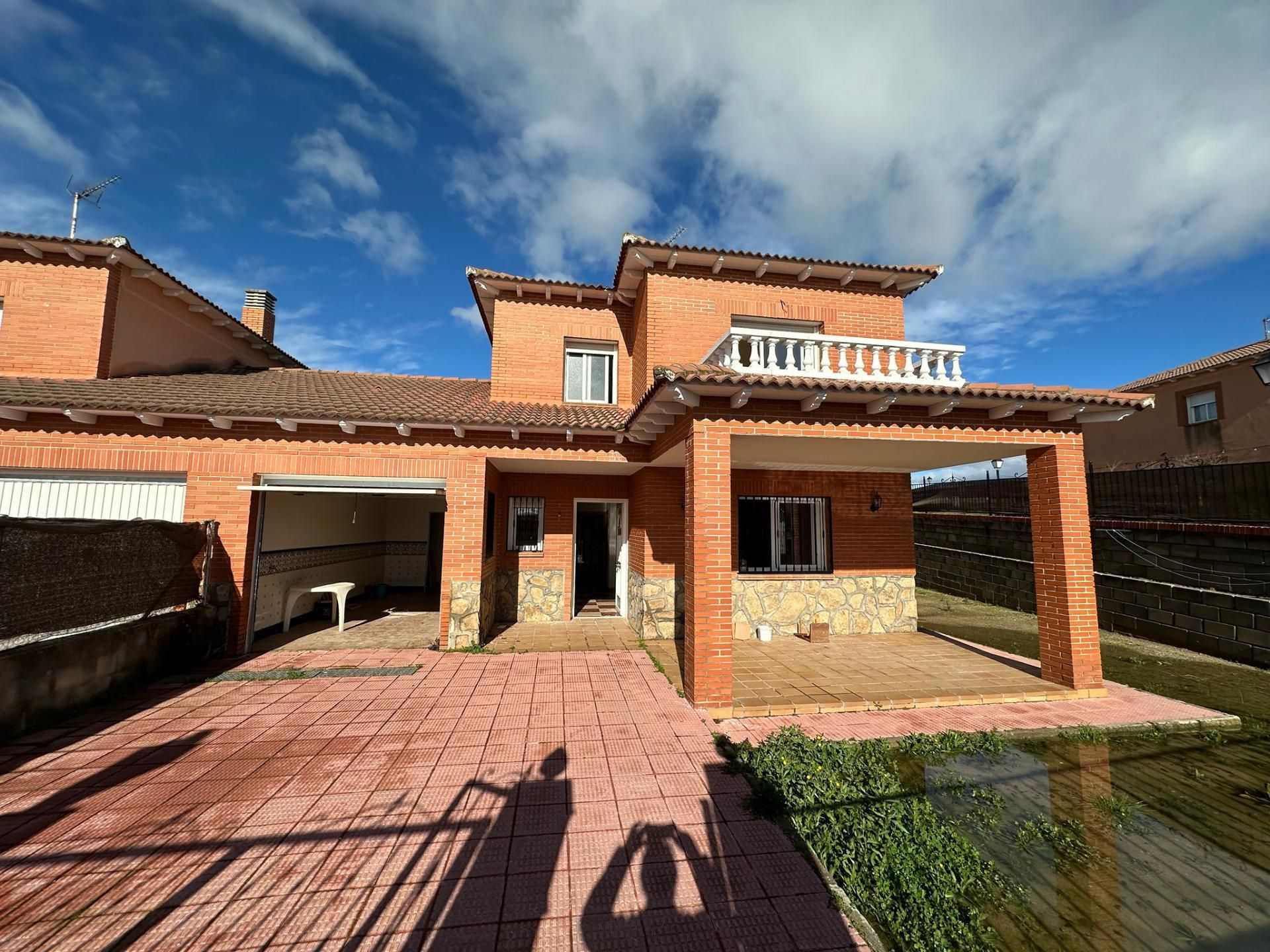 Exterior view of Flat for sale in Villa del Prado  with Heating, Private garden and Terrace