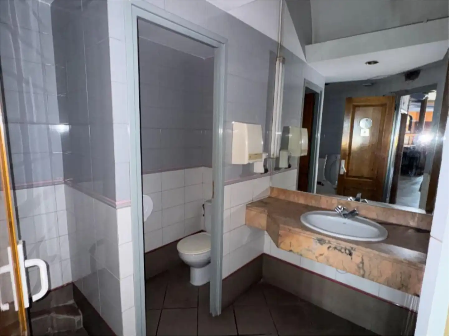 Commercial properties for sale in Avinguda de Guillem Graell, 2, La Seu d'Urgell Bathroom of Commercial properties for sale in La Seu d'Urgell