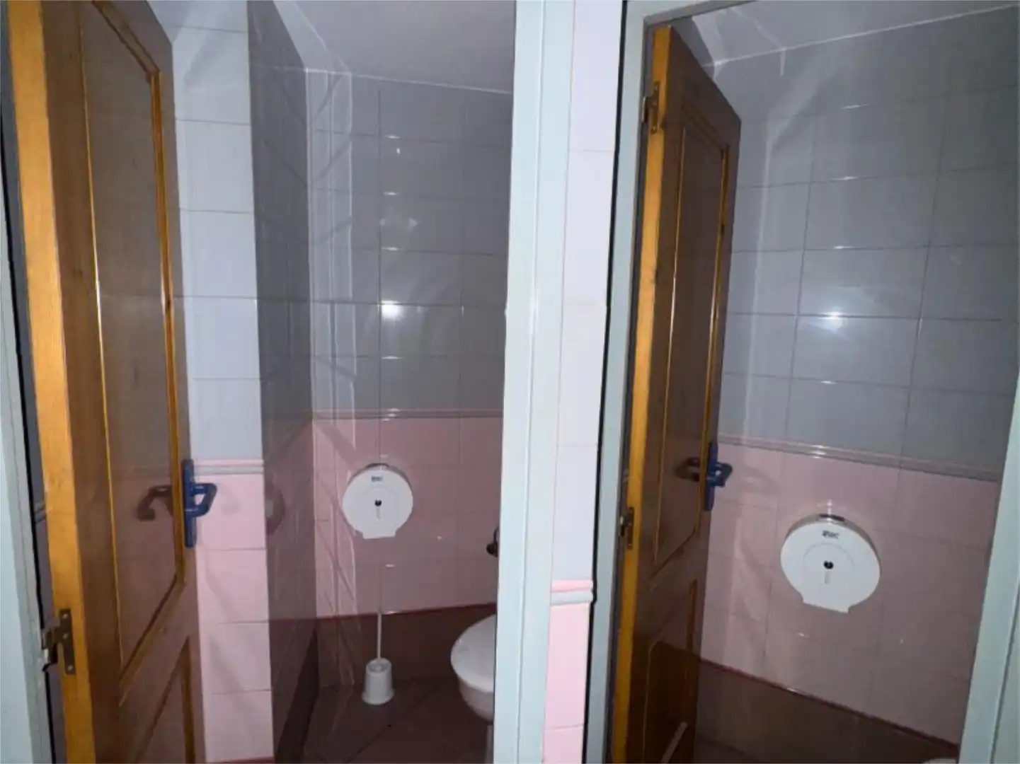 Commercial properties for sale in Avinguda de Guillem Graell, 2, La Seu d'Urgell Bathroom of Commercial properties for sale in La Seu d'Urgell