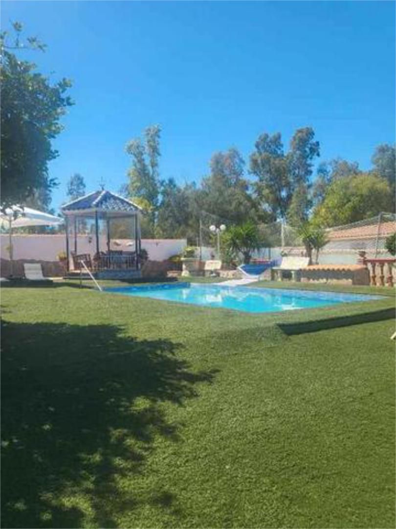 Piscina de Casa adosada en venta en Chiclana de la Frontera