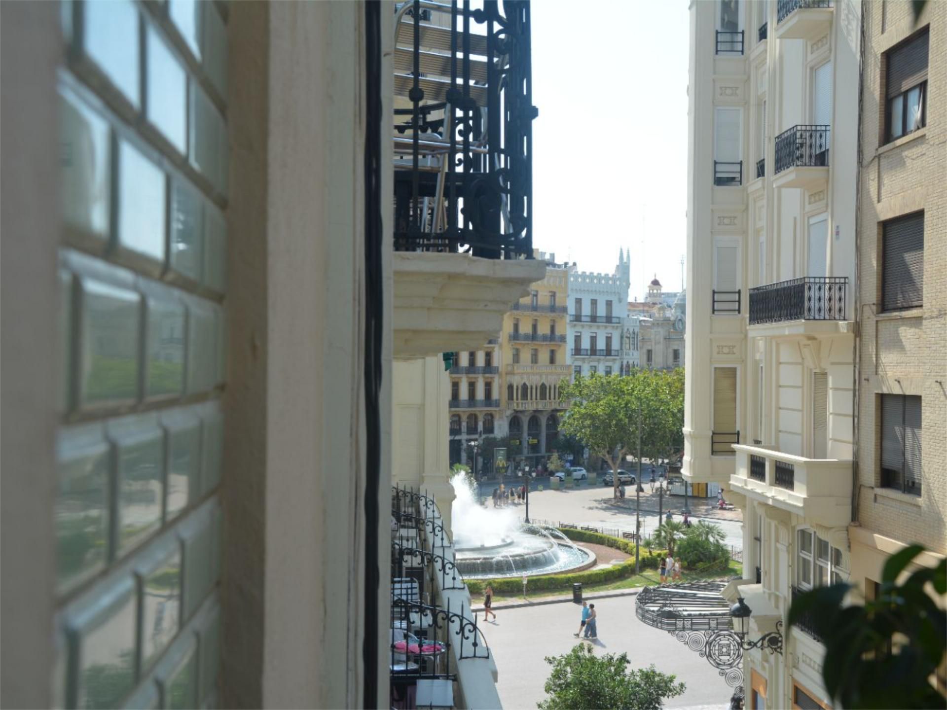 Vista exterior de Pis en venda en  Valencia Capital amb Aire condicionat i Balcó
