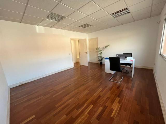 Oficina en Alquiler en Calle de Tierra de Barros, 4 en El Barral Ferial