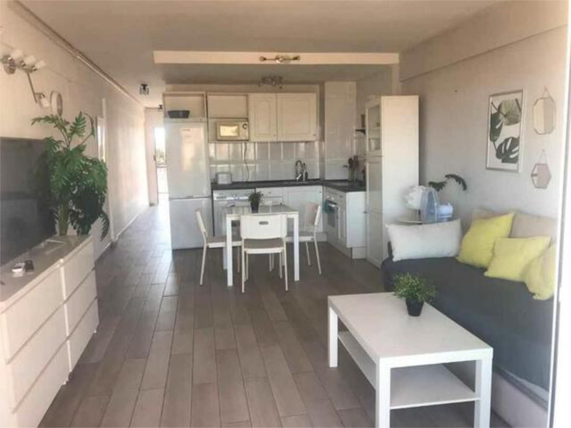 Cuina de Apartament de lloguer en Torremolinos amb Terrassa i Piscina