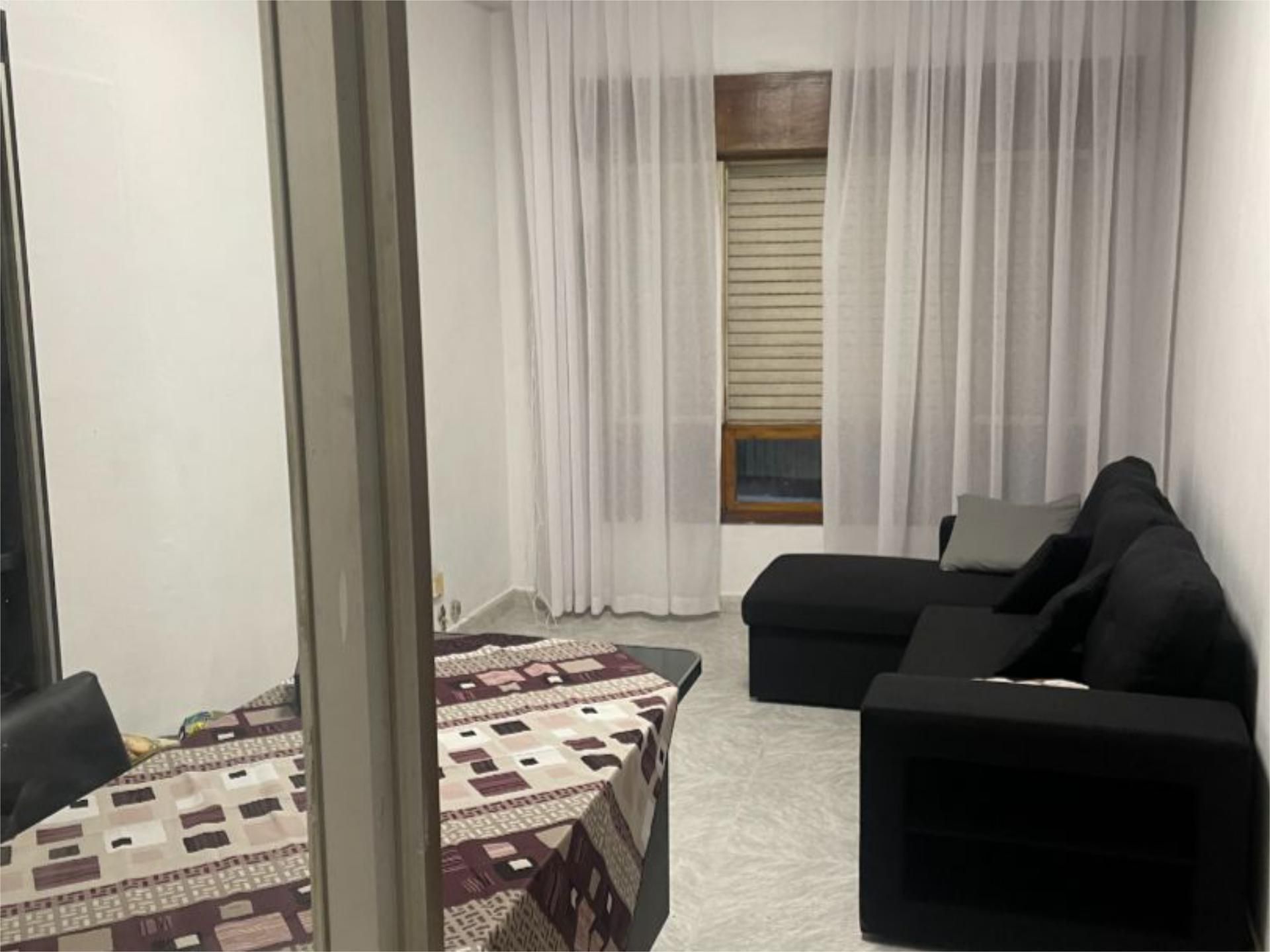Bedroom of Office to rent in Pontevedra Capital 