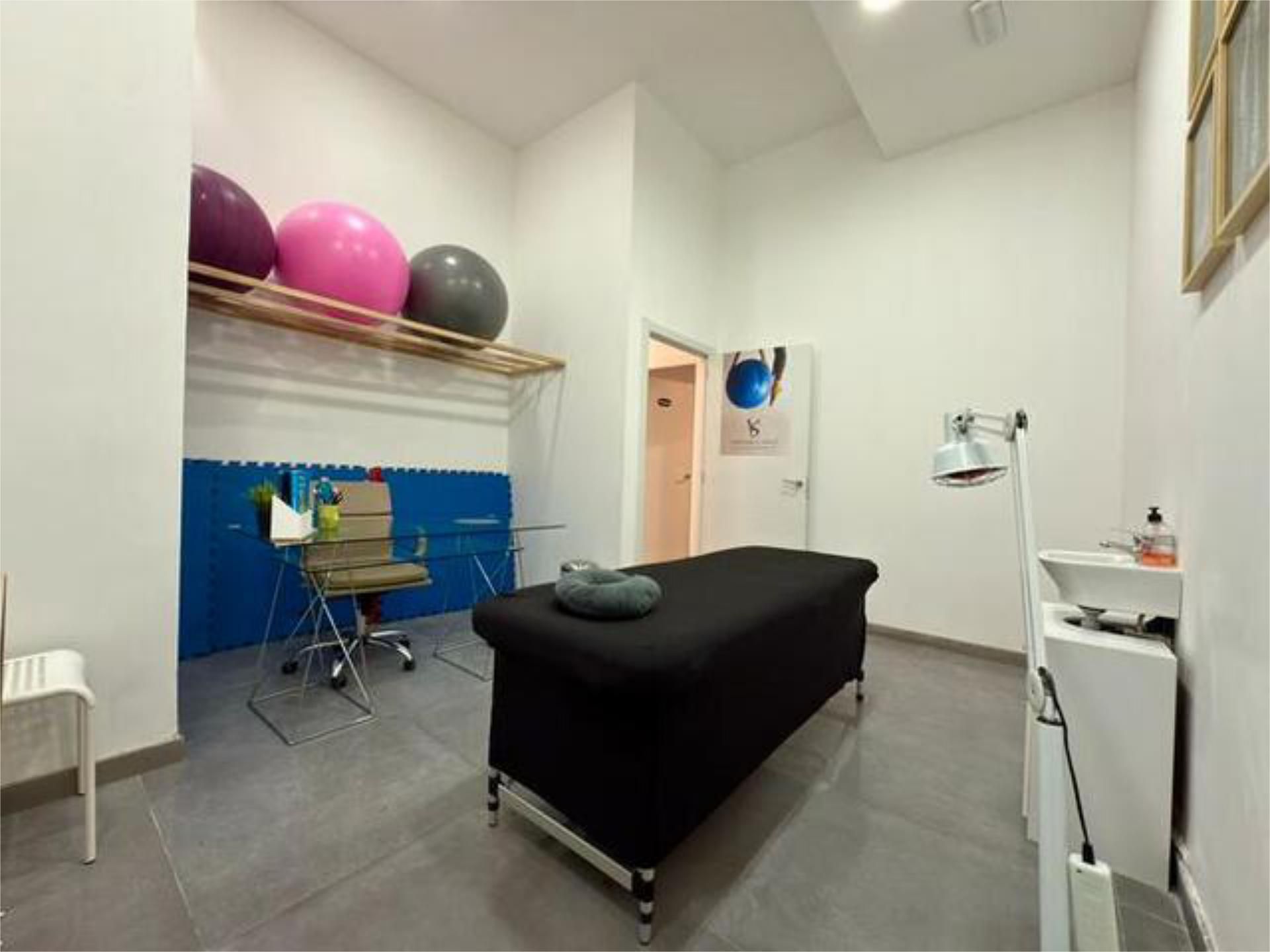 Bedroom of Office to rent in  Valencia Capital  with Air Conditioner