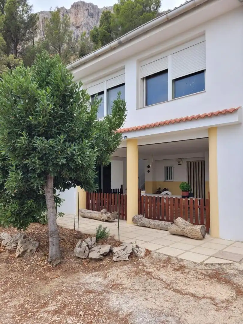 Houses for sale in Calle Ds Almodovar, 6, Ctra. Circunvalación - La Magdalena Exterior view of Houses for sale in Jaén with Private garden, Terrace and Storage room