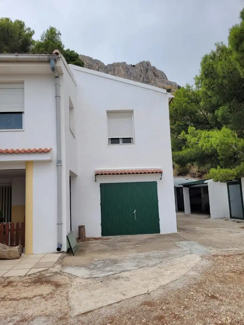 Houses for sale in Calle Ds Almodovar, 6, Ctra. Circunvalación - La Magdalena Exterior view of Houses for sale in Jaén with Private garden, Terrace and Storage room