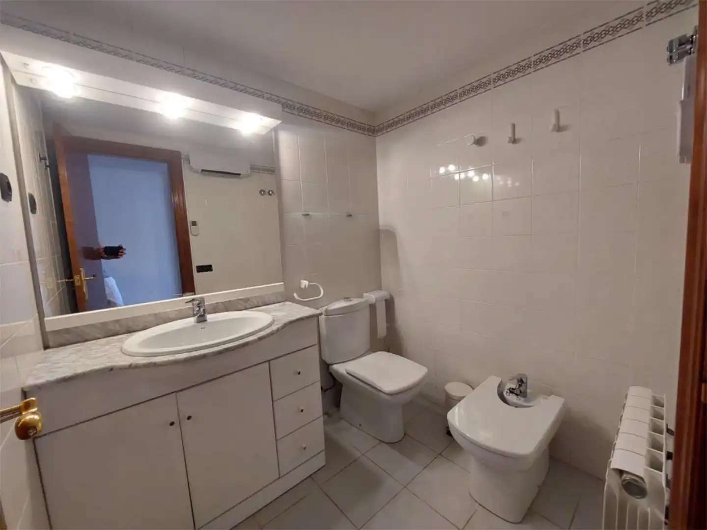 Badezimmer von Wohnung zur untervermieten in Terrassa mit Klimaanlage, Heizung und Parkett