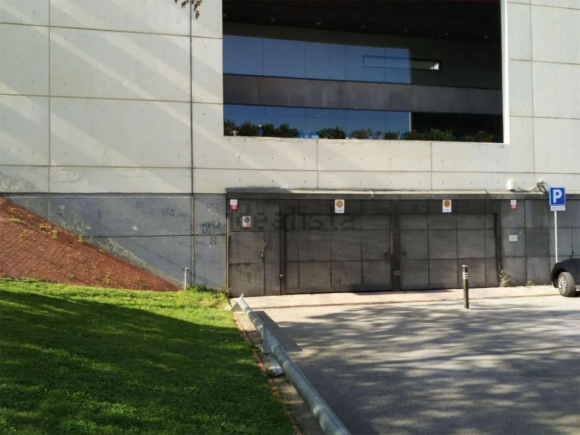 Garatge de lloguer a Carrer d'Albert Einstein, 11, La Guineueta