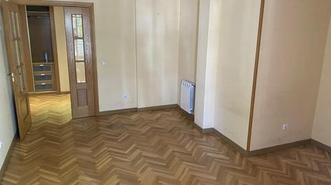 Foto 2 de Piso en venta en Calle del Valle de Cerrato, 5, Los Llanos - Valle Pardo, Madrid